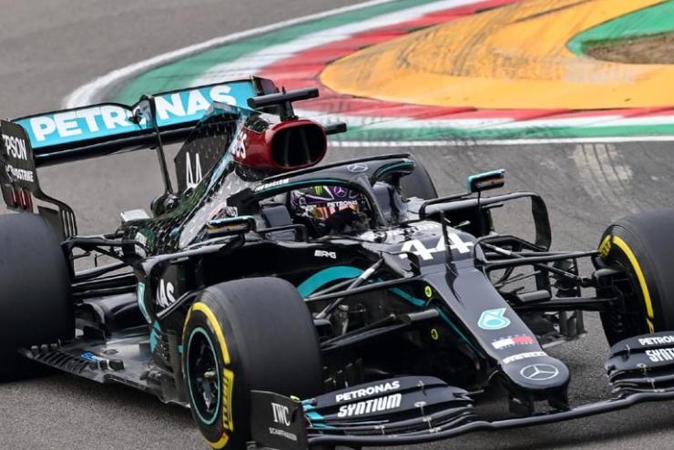 Hamilton nyert Imolban, zsinrban hetedszer bajnok a Mercedes
